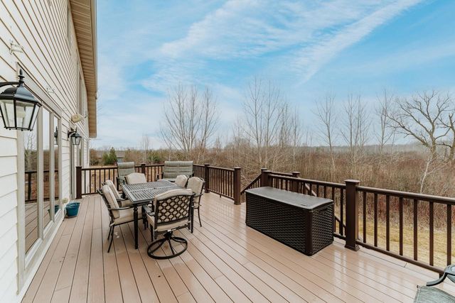 S62W28195 Ridge Valley ROAD, Waukesha, WI 53189