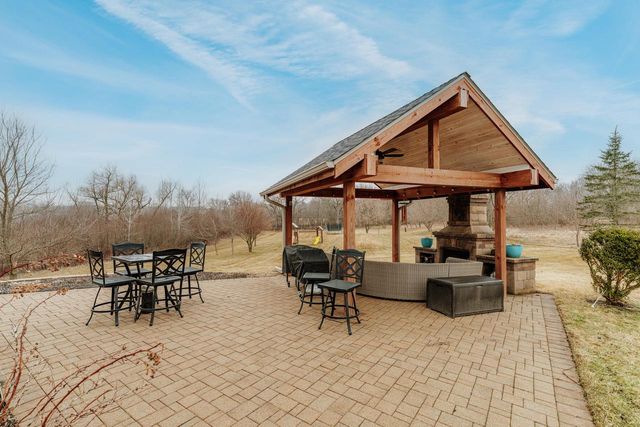 S62W28195 Ridge Valley ROAD, Waukesha, WI 53189