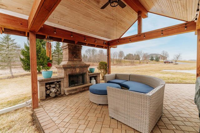 S62W28195 Ridge Valley ROAD, Waukesha, WI 53189