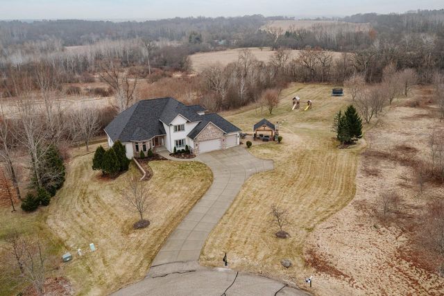 S62W28195 Ridge Valley ROAD, Waukesha, WI 53189