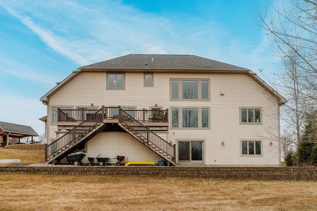 S62W28195 Ridge Valley ROAD, Waukesha, WI 53189