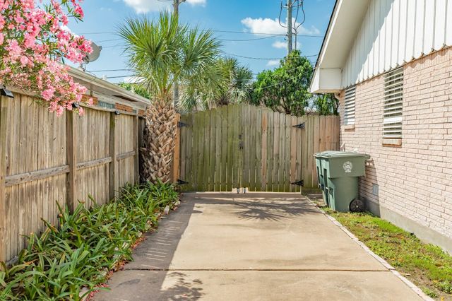 47 Adler Circle, Galveston, TX 77551