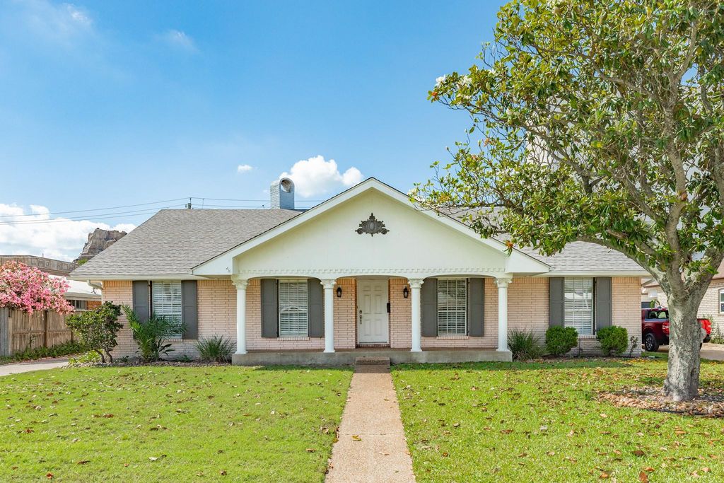 47 Adler Circle, Galveston, TX 77551