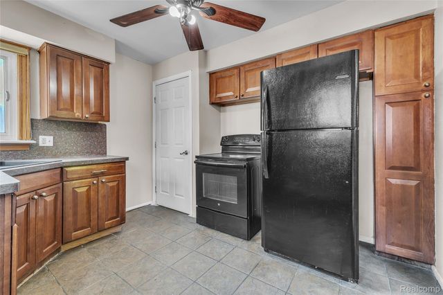 15421 McCann Street, Southgate, MI 48195
