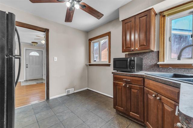 15421 McCann Street, Southgate, MI 48195