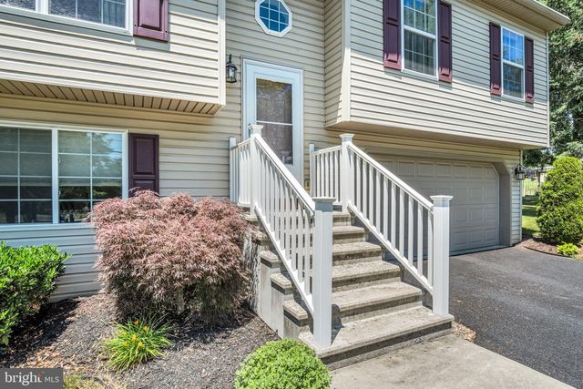 7808 DEWEY DR, Harrisburg, PA 17112