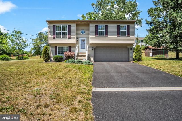 7808 DEWEY DR, Harrisburg, PA 17112