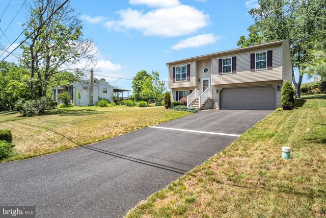 7808 DEWEY DR, Harrisburg, PA 17112