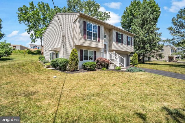 7808 DEWEY DR, Harrisburg, PA 17112