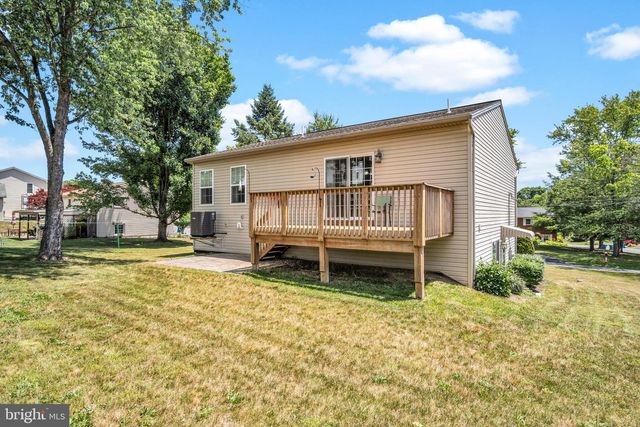 7808 DEWEY DR, Harrisburg, PA 17112