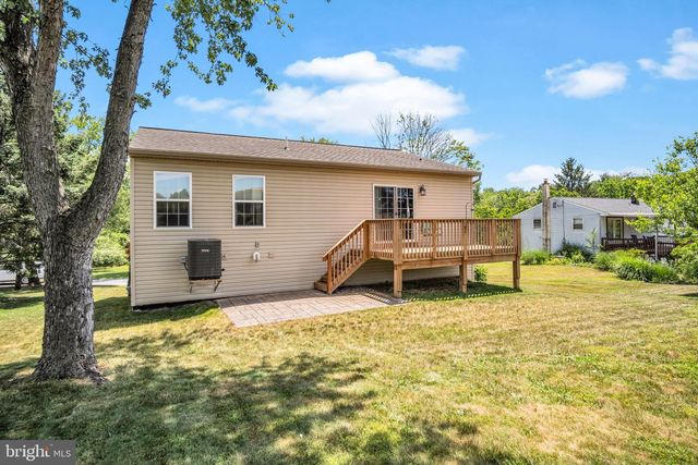 7808 DEWEY DR, Harrisburg, PA 17112