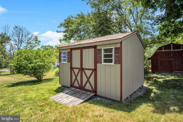 7808 DEWEY DR, Harrisburg, PA 17112