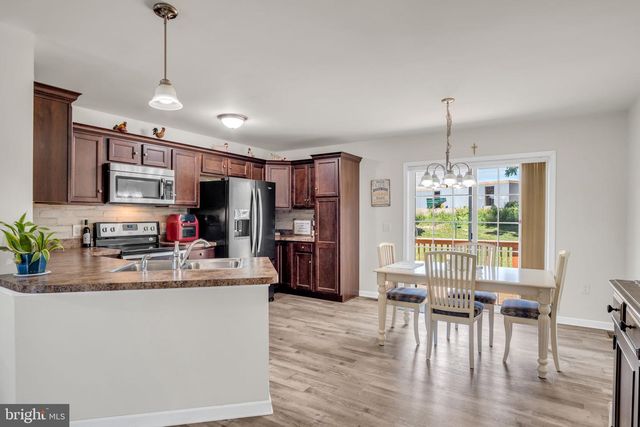 7808 DEWEY DR, Harrisburg, PA 17112
