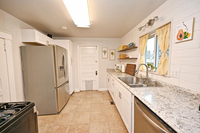 1237 N Adoline Avenue, Fresno, CA 93728