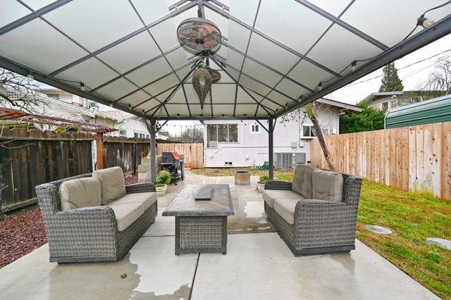 1237 N Adoline Avenue, Fresno, CA 93728