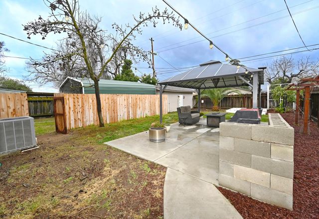 1237 N Adoline Avenue, Fresno, CA 93728