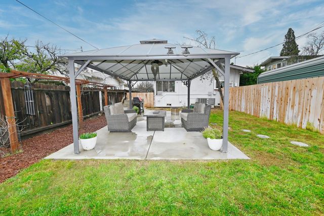 1237 N Adoline Avenue, Fresno, CA 93728