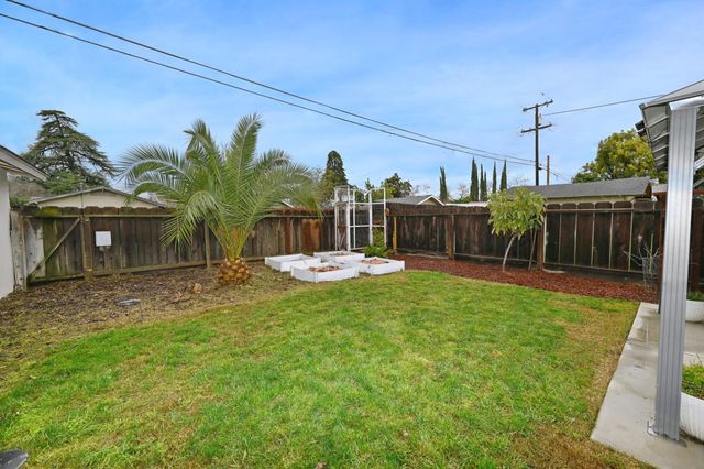 1237 N Adoline Avenue, Fresno, CA 93728