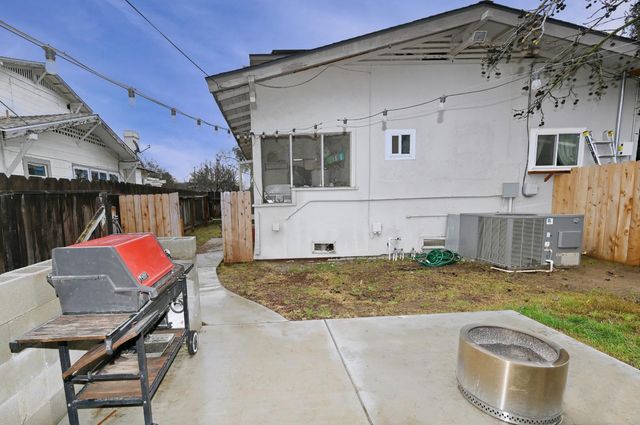 1237 N Adoline Avenue, Fresno, CA 93728