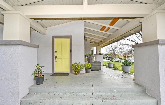 1237 N Adoline Avenue, Fresno, CA 93728