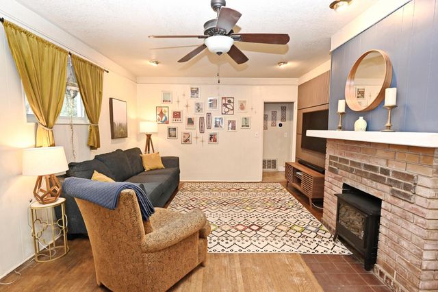 1237 N Adoline Avenue, Fresno, CA 93728