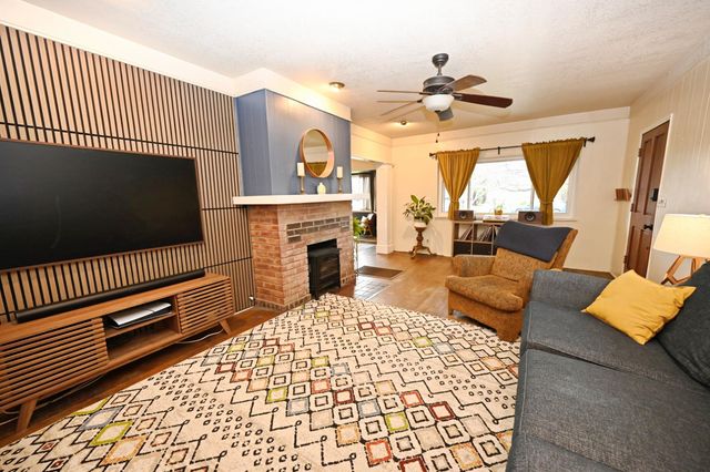 1237 N Adoline Avenue, Fresno, CA 93728