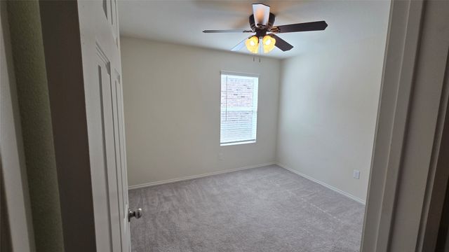 1121 Waggoner Drive, Aubrey, TX 76227