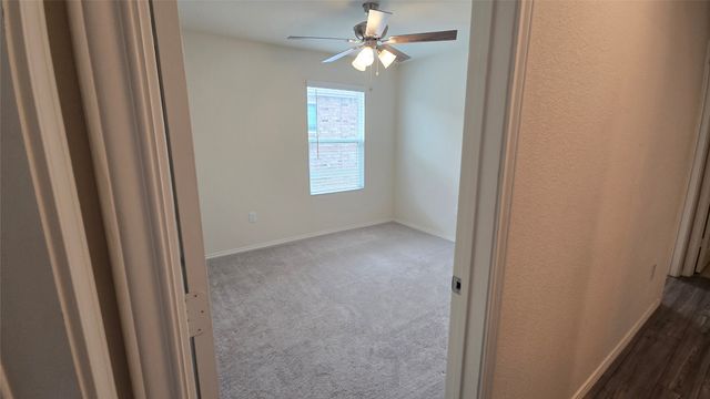 1121 Waggoner Drive, Aubrey, TX 76227