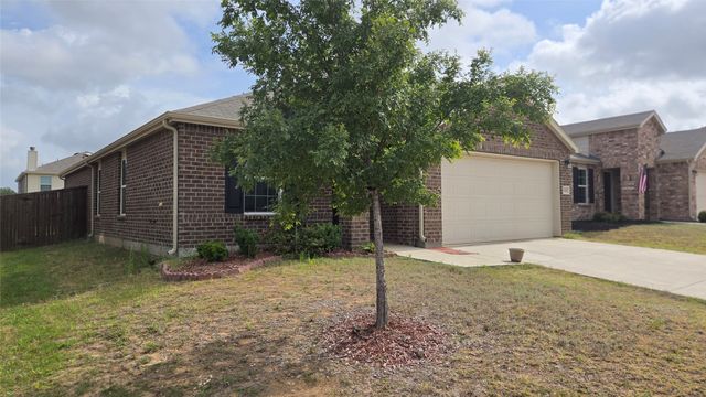 1121 Waggoner Drive, Aubrey, TX 76227