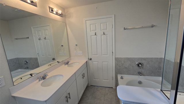 1121 Waggoner Drive, Aubrey, TX 76227