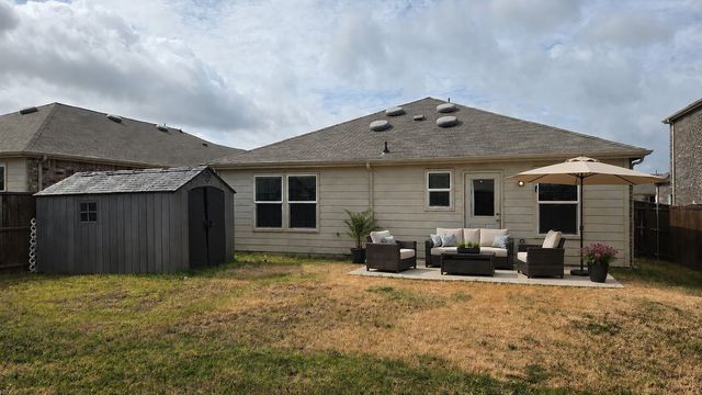 1121 Waggoner Drive, Aubrey, TX 76227