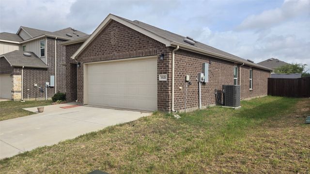 1121 Waggoner Drive, Aubrey, TX 76227