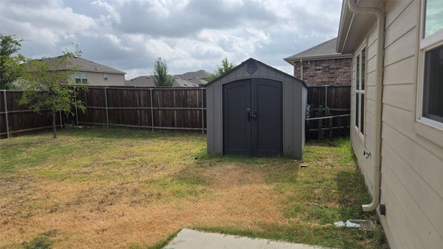 1121 Waggoner Drive, Aubrey, TX 76227