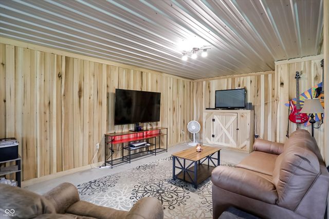 9278 E Cooper Road, Morgantown, IN 46160