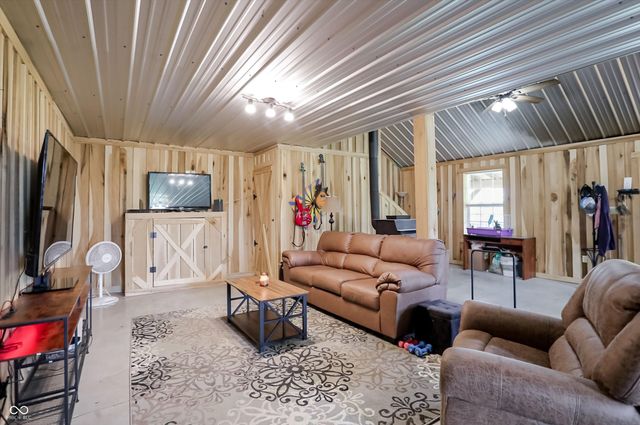 9278 E Cooper Road, Morgantown, IN 46160