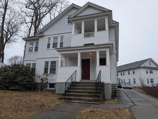 95 Longfellow Rd 1, Worcester, MA 01602