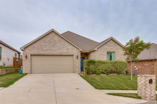 208 Flower Ridge Drive, Fort Worth, TX 76108