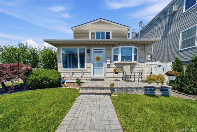 29 Milton Road, Babylon, NY 11702