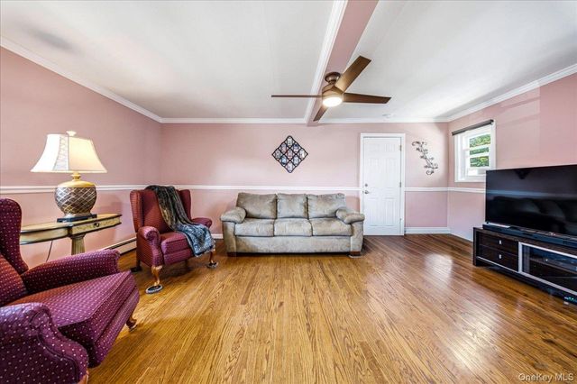 29 Milton Road, Babylon, NY 11702