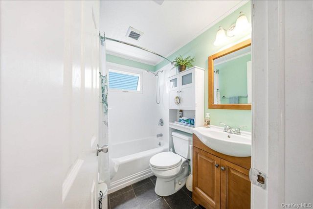 29 Milton Road, Babylon, NY 11702