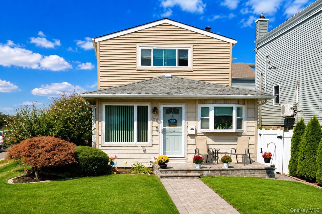 29 Milton Road, Babylon, NY 11702