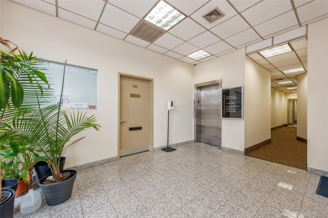 15 Glen Street 101, Glen Cove, NY 11542