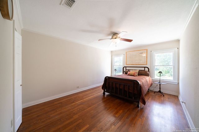 128 E Elmview Pl, Alamo Heights, TX 78209