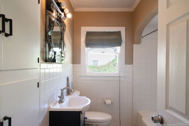 128 E Elmview Pl, Alamo Heights, TX 78209