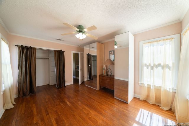 128 E Elmview Pl, Alamo Heights, TX 78209