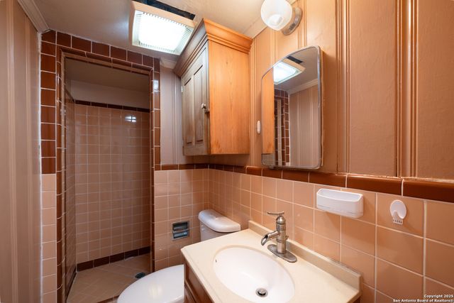 128 E Elmview Pl, Alamo Heights, TX 78209