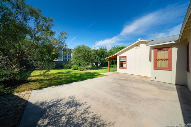 128 E Elmview Pl, Alamo Heights, TX 78209