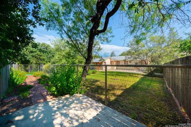 128 E Elmview Pl, Alamo Heights, TX 78209