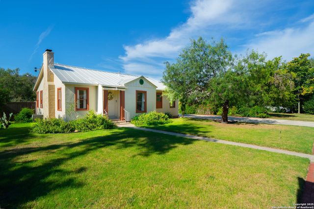 128 E Elmview Pl, Alamo Heights, TX 78209