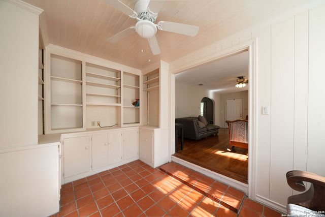 128 E Elmview Pl, Alamo Heights, TX 78209